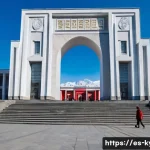 비슈케크 추천 관광지 - **Prompt 1: A Glimpse into Bishkek's Grand History and Architecture**
    A wide-angle, vibrant phot...